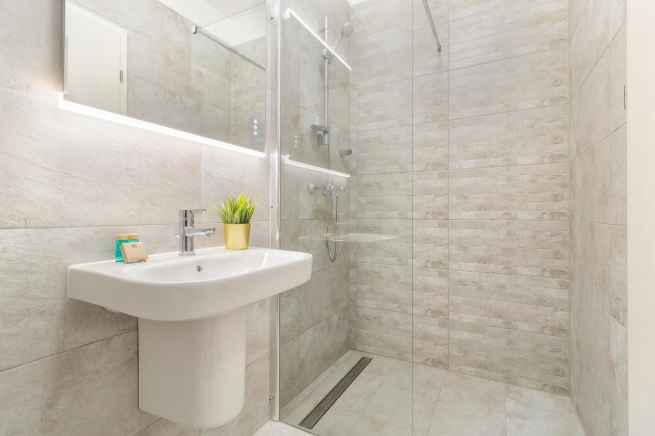 Vancouver Flat Oradea Buitenkant foto