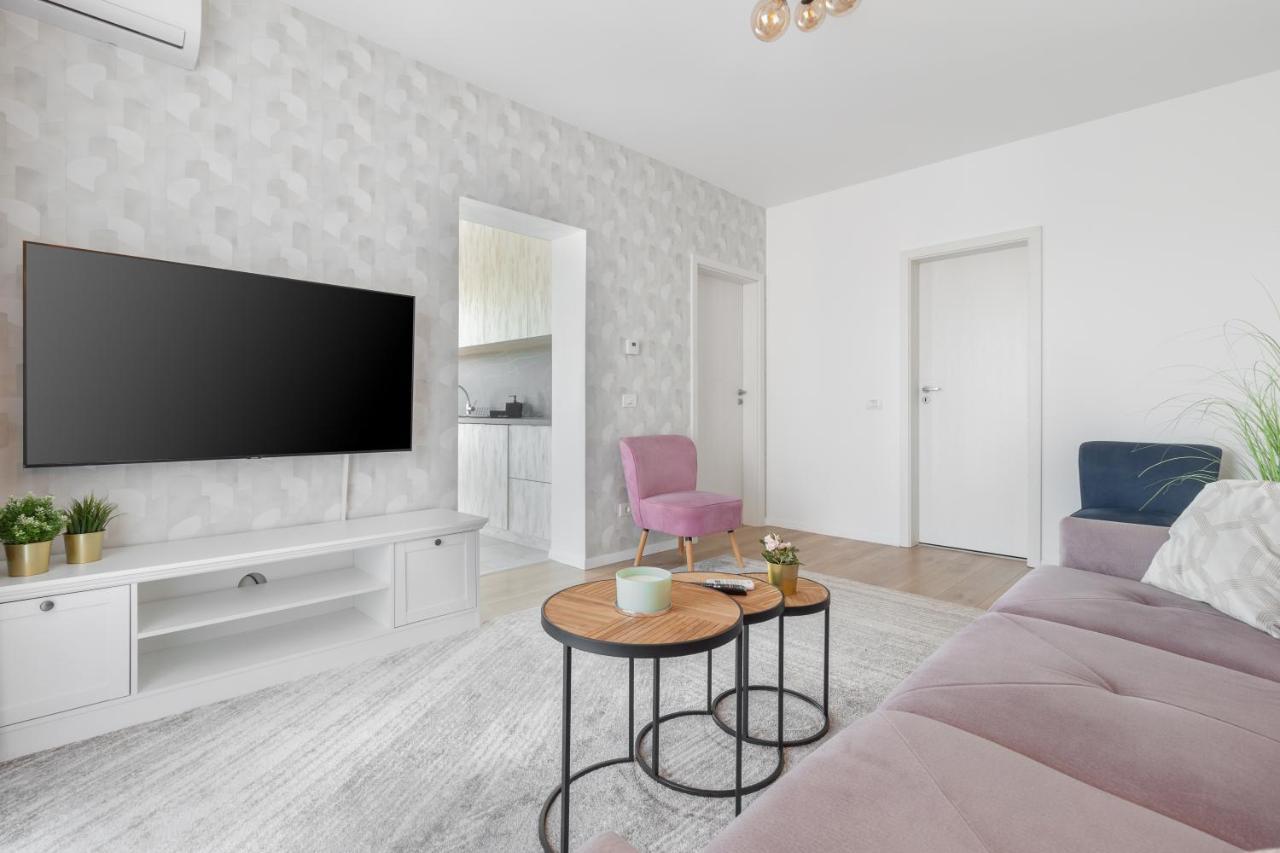 Vancouver Flat Oradea Buitenkant foto