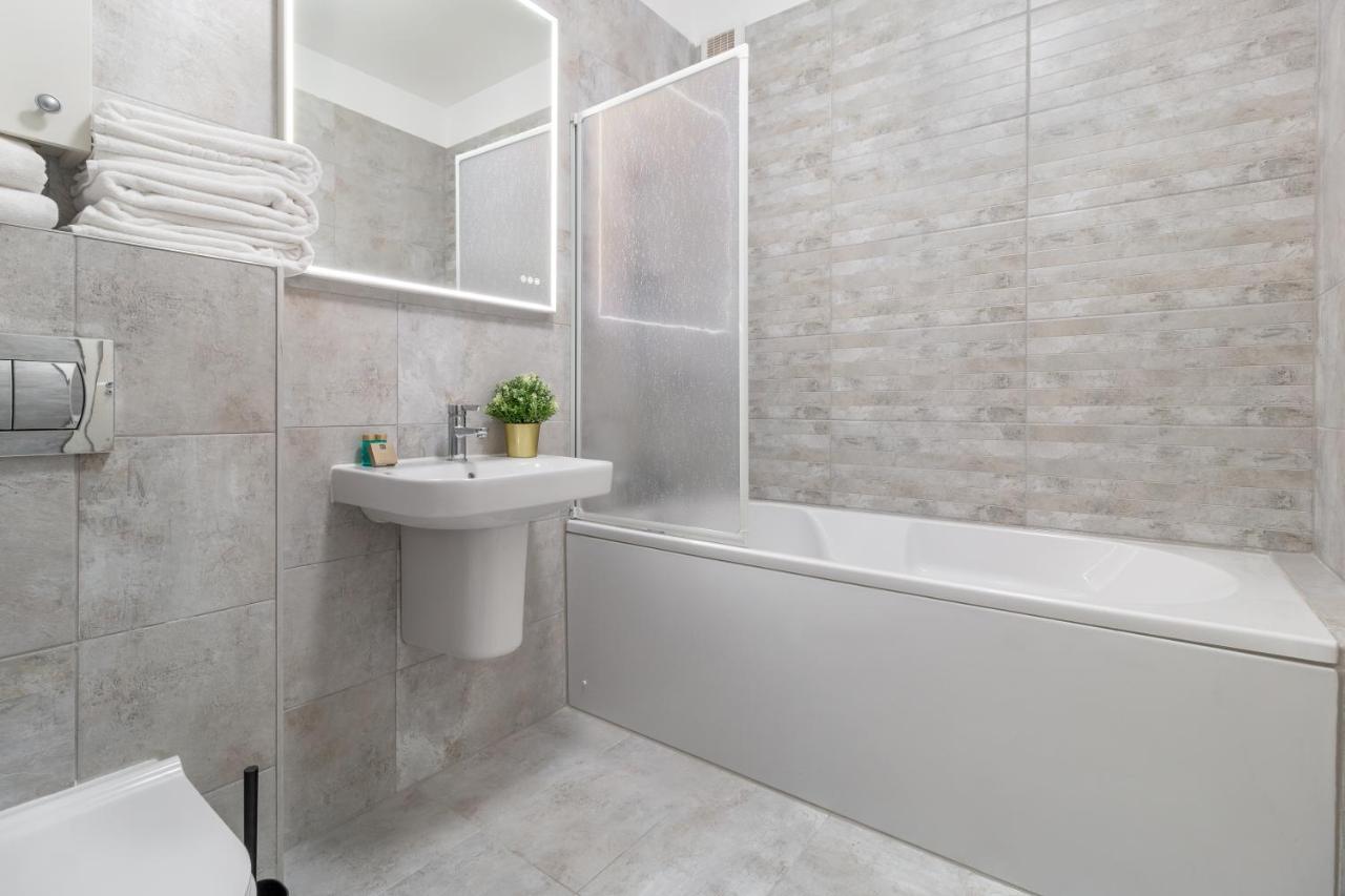 Vancouver Flat Oradea Buitenkant foto